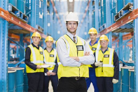 simsearch:6122-07706282,k - Workers standing in warehouse Photographie de stock - Premium Libres de Droits, Code: 6122-07700905