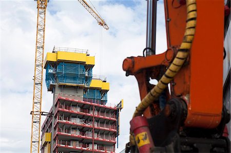 Crane at construction site in city Foto de stock - Sin royalties Premium, Código: 6122-07701041