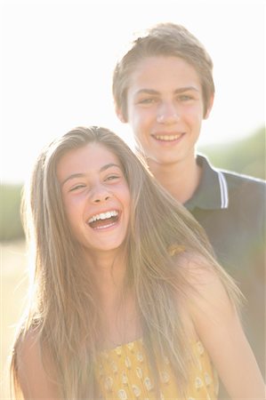simsearch:632-07161578,k - Brother and sister smiling together Foto de stock - Sin royalties Premium, Código: 6122-07702595