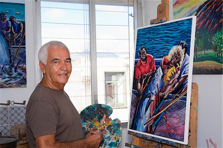 painter - Older artist painting in studio Foto de stock - Sin royalties Premium, Código: 6122-07702753