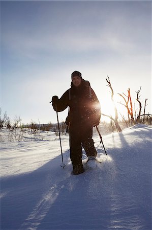 simsearch:6122-07707282,k - Cross-country skier walking in snow Stock Photo - Premium Royalty-Free, Code: 6122-07702854