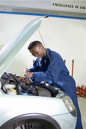 simsearch:649-05649553,k - Student working on car engine Photographie de stock - Premium Libres de Droits, Code: 6122-07702828