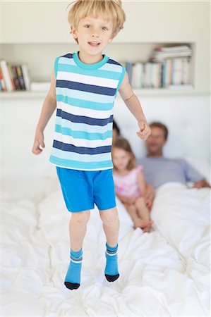 simsearch:6122-07701102,k - Boy jumping on parents' bed Photographie de stock - Premium Libres de Droits, Code: 6122-07703063