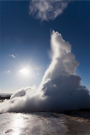 strong (things in nature excluding animals) - Steam rising from geyser Foto de stock - Sin royalties Premium, Código: 6122-07703245