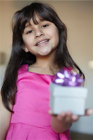 simsearch:6122-08229712,k - Girl offering wrapped gift Foto de stock - Sin royalties Premium, Código: 6122-07704173