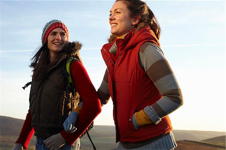 simsearch:6115-06732919,k - Women walking together outdoors Stockbilder - Premium RF Lizenzfrei, Bildnummer: 6122-07704386
