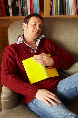 simsearch:6108-06167292,k - Man with book sleeping on sofa Stockbilder - Premium RF Lizenzfrei, Bildnummer: 6122-07704456
