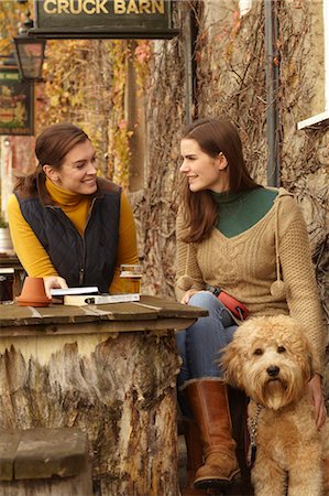 Women with dog having beer at cafe Stock Photo - Premium Royalty-Free, Code: 6122-07704410