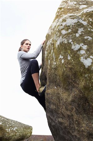 simsearch:649-03418414,k - Rock climber scaling boulder Fotografie stock - Premium Royalty-Free, Codice: 6122-07704528