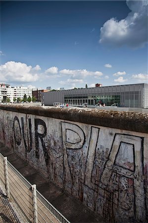 Graffiti on Berlin Wall Stock Photo - Premium Royalty-Free, Code: 6122-07704697