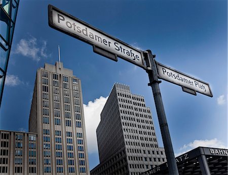 potsdamer platz - German street signs in city center Photographie de stock - Premium Libres de Droits, Code: 6122-07704699