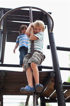 simsearch:6122-07705097,k - Boys playing on play structure together Stock Photo - Premium Royalty-Free, Code: 6122-07705108