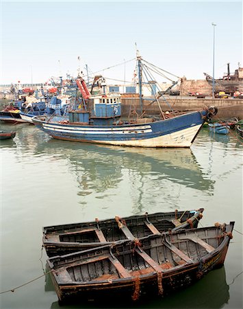 simsearch:832-08007699,k - Fishing boats in harbor Fotografie stock - Premium Royalty-Free, Codice: 6122-07705233