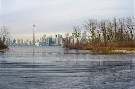 Toronto city skyline on water Foto de stock - Sin royalties Premium, Código: 6122-07705360