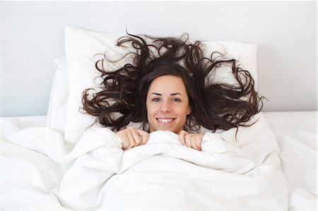 simsearch:649-03882661,k - Woman laying under covers in bed Stockbilder - Premium RF Lizenzfrei, Bildnummer: 6122-07705305