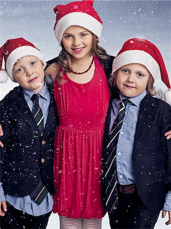 simsearch:696-03401767,k - Children wearing Santa hats in snow Stock Photo - Premium Royalty-Free, Code: 6122-07705315