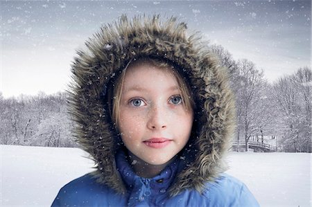 Girl wearing fur parka in snow Photographie de stock - Premium Libres de Droits, Code: 6122-07705316