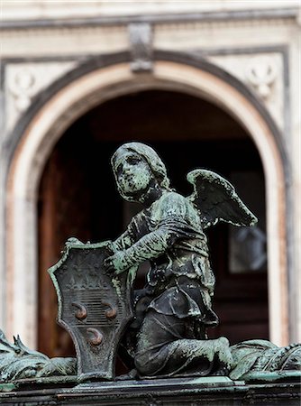 engel - Close up of dilapidated statue Photographie de stock - Premium Libres de Droits, Code: 6122-07705494