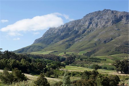 Rocky hills overlooking rural landscape Foto de stock - Sin royalties Premium, Código: 6122-07705417