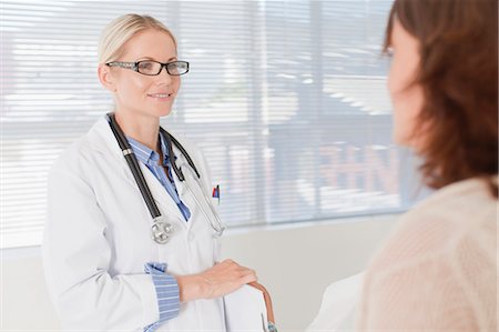 simsearch:400-06874781,k - Doctor and patient talking in office Stock Photo - Premium Royalty-Free, Code: 6122-07705786