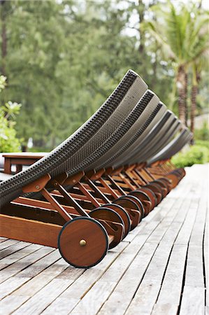 simsearch:862-08091519,k - Lawn chairs lined up on wooden deck Stockbilder - Premium RF Lizenzfrei, Bildnummer: 6122-07705967