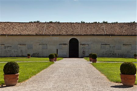 simsearch:649-06002020,k - Gravel path and manicured gardens Photographie de stock - Premium Libres de Droits, Code: 6122-07706075