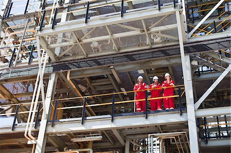 Workers standing on ledge together Foto de stock - Sin royalties Premium, Código: 6122-07706273