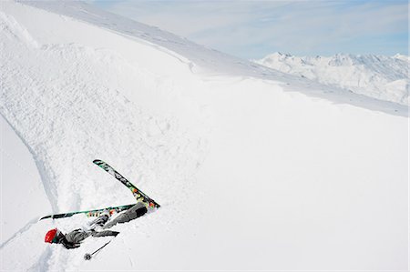 sciatore (uomo e donna) - Skier doing flip on snowy slope Fotografie stock - Premium Royalty-Free, Codice: 6122-07706662