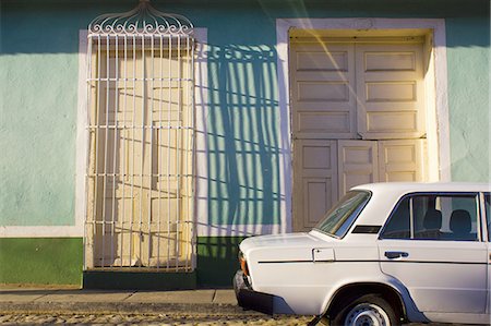 Front door gate casting shadows Stock Photo - Premium Royalty-Free, Code: 6122-07706925