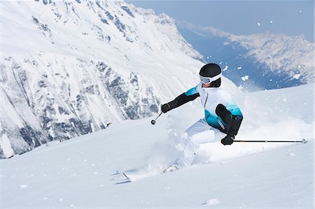 simsearch:6126-09102345,k - Skier coasting on snowy slope Foto de stock - Sin royalties Premium, Código: 6122-07707286