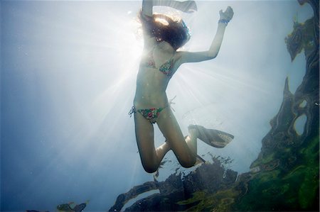 Girl snorkeling in tropical waters Foto de stock - Sin royalties Premium, Código: 6122-07707469