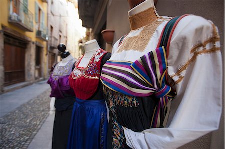 piedmont - Mannequins in traditional dresses Foto de stock - Sin royalties Premium, Código: 6122-07707599