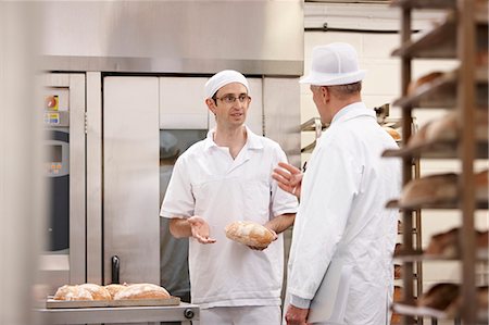 Health inspector with chef in kitchen Photographie de stock - Premium Libres de Droits, Code: 6122-07707503