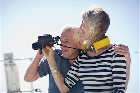 simsearch:400-04729405,k - Older couple using binoculars on boat Photographie de stock - Premium Libres de Droits, Code: 6122-08211964