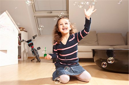 simsearch:6122-07706452,k - Little girl playing with bubbles Stock Photo - Premium Royalty-Free, Code: 6122-08211930