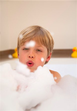 Boy playing with bubbles in bath Stock Photo - Premium Royalty-Free, Code: 6122-08212028