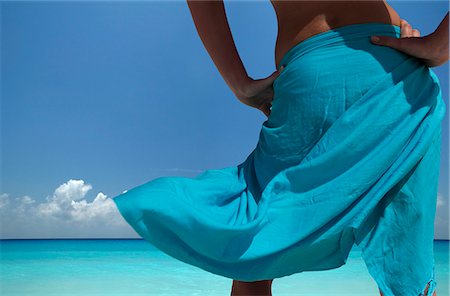 simsearch:700-00686816,k - Woman standing on tropical beach Photographie de stock - Premium Libres de Droits, Code: 6122-08212116