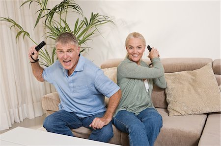 simsearch:649-06305871,k - Mature couple playing video game Stock Photo - Premium Royalty-Free, Code: 6122-08212481