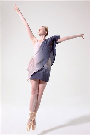 Ballerina jumping with arms raised and toes pointed Stockbilder - Premium RF Lizenzfrei, Bildnummer: 6122-08212743