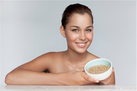 simsearch:649-04247665,k - Smiling woman holding bowl of grains Stock Photo - Premium Royalty-Free, Code: 6122-08229153