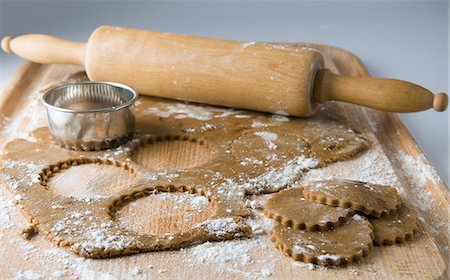 simsearch:640-02772561,k - Raw cookies with dough and rolling pin Stock Photo - Premium Royalty-Free, Code: 6122-08229165