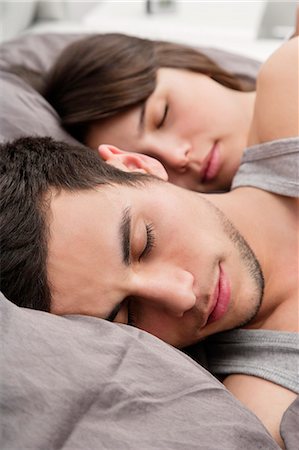 simsearch:649-03882661,k - Couple asleep in bed together Stockbilder - Premium RF Lizenzfrei, Bildnummer: 6122-08229114
