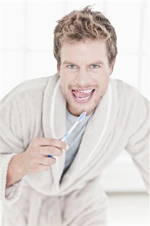 simsearch:6108-05870746,k - Man brushing his teeth in bathroom Stock Photo - Premium Royalty-Free, Code: 6122-08229123