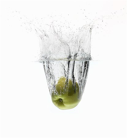fruit dropping into water - Apple splashing in water Stock Photo - Premium Royalty-Free, Code: 6122-08229675