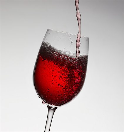 simsearch:649-08423118,k - Wine pouring into wine glass Fotografie stock - Premium Royalty-Free, Codice: 6122-08229950