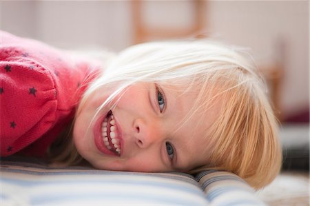 simsearch:649-06112568,k - Close up of girls smiling face Stock Photo - Premium Royalty-Free, Code: 6122-08229914