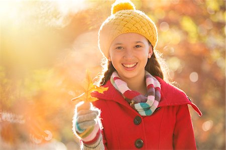 simsearch:6113-06720222,k - Portrait smiling girl holding golden autumn leaf Stock Photo - Premium Royalty-Free, Code: 6124-08170383