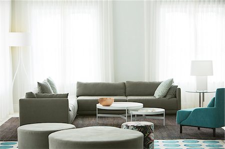 simsearch:6124-09099738,k - Home showcase living room with sofas Foto de stock - Sin royalties Premium, Código: 6124-08170540