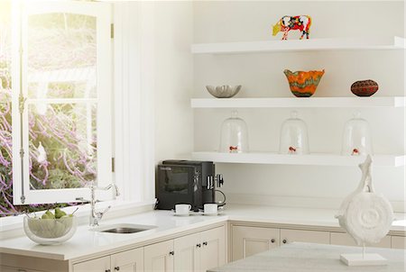 simsearch:6124-08170621,k - Home showcase kitchen Photographie de stock - Premium Libres de Droits, Code: 6124-08170547