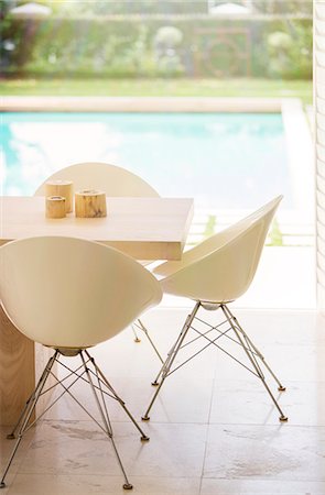 Chairs around table at poolside Stock Photo - Premium Royalty-Free, Code: 6124-08170544